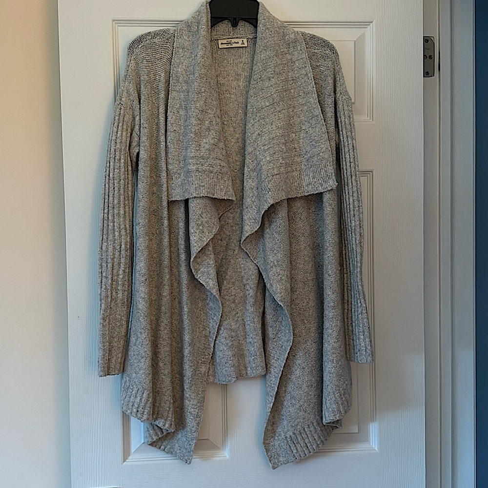 A&F sweater , grey looks like new